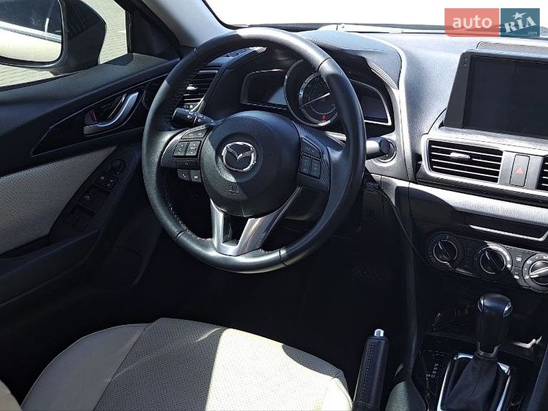 Седан Mazda 3 2015 в Львові