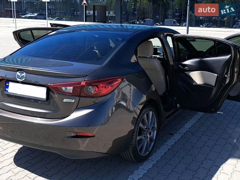 Седан Mazda 3 2015 в Львові