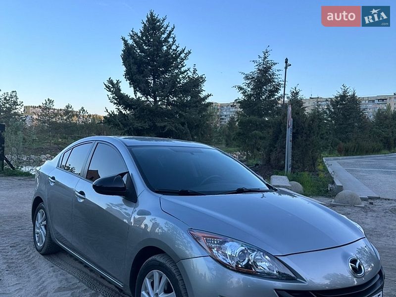 Седан Mazda 3 2012 в Днепре