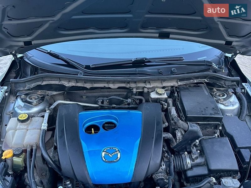 Седан Mazda 3 2012 в Днепре