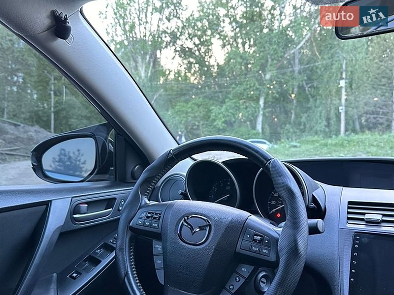 Седан Mazda 3 2012 в Днепре