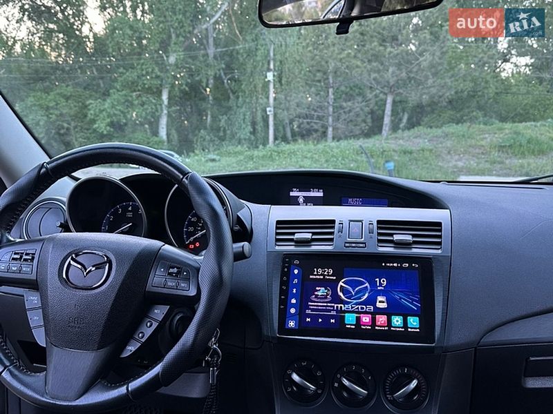 Седан Mazda 3 2012 в Днепре