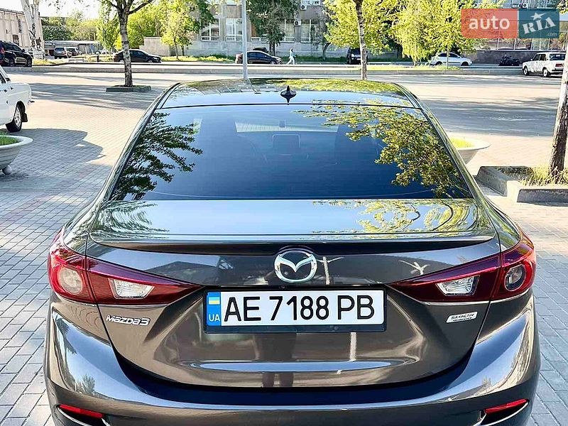 Седан Mazda 3 2015 в Днепре