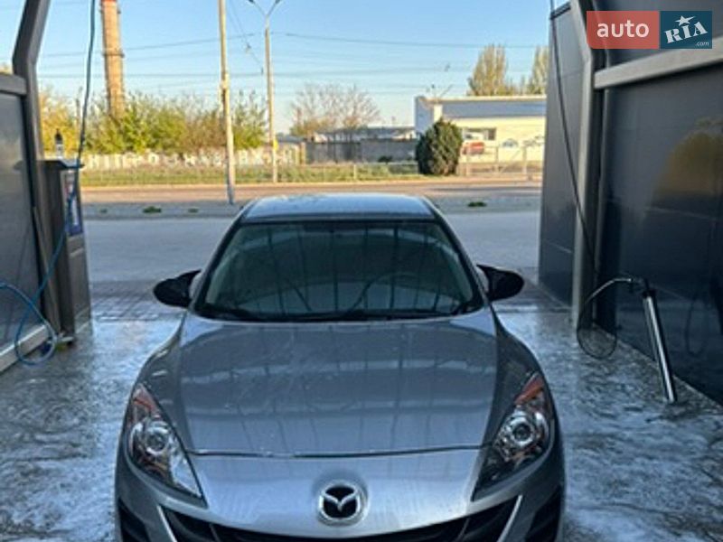 Седан Mazda 3 2012 в Днепре