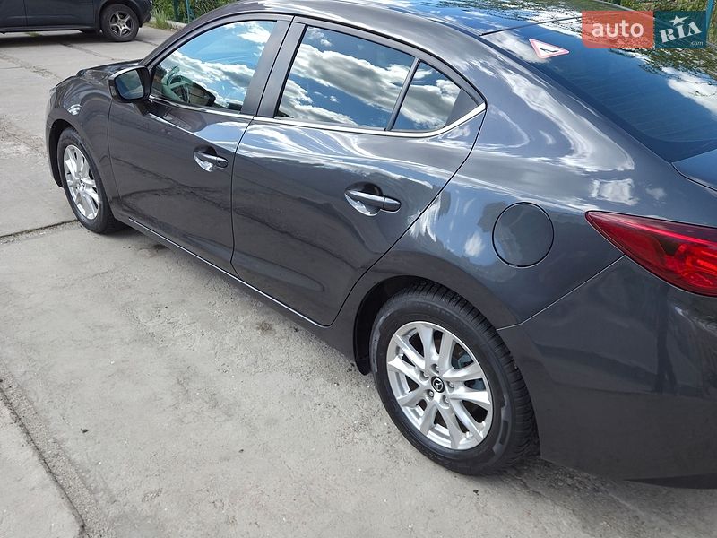 Седан Mazda 3 2016 в Новониколаевке