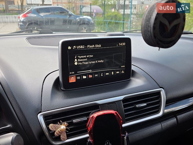 Седан Mazda 3 2016 в Новониколаевке