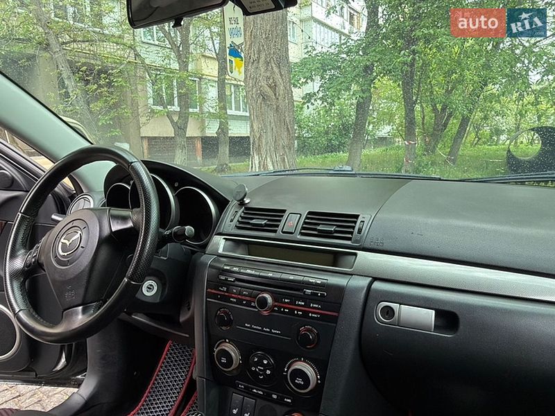 Седан Mazda 3 2004 в Киеве