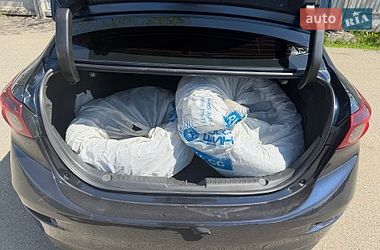Седан Mazda 3 2016 в Киеве