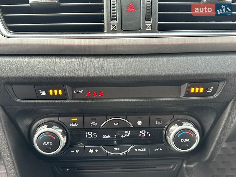 Седан Mazda 3 2015 в Вінниці