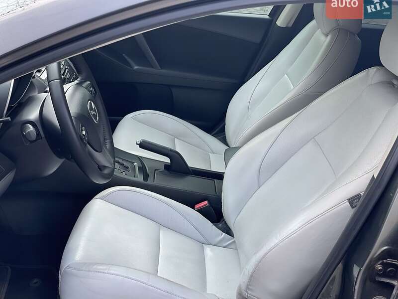 Седан Mazda 3 2012 в Дніпрі