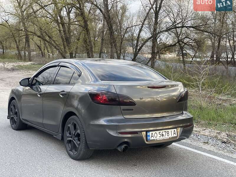 Седан Mazda 3 2012 в Дніпрі