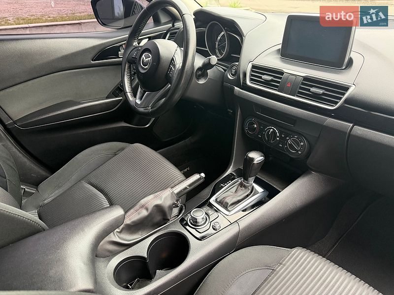 Седан Mazda 3 2016 в Киеве