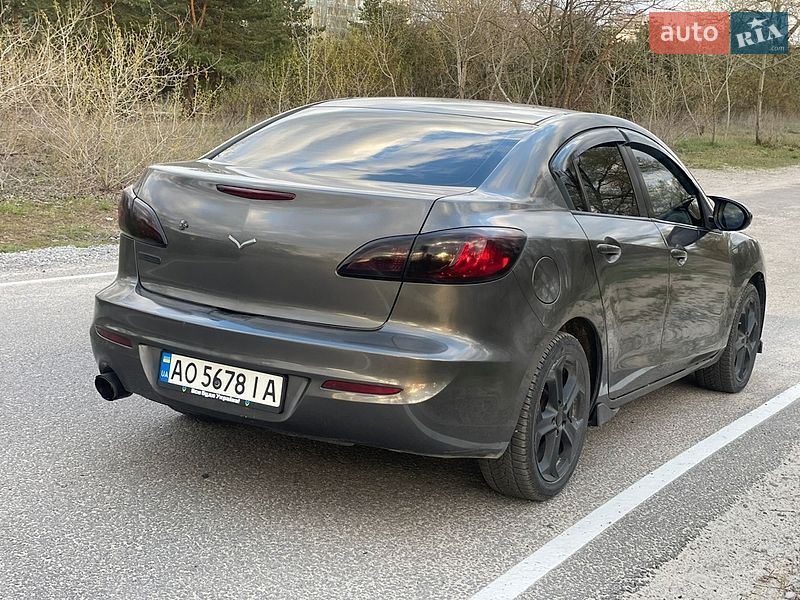 Седан Mazda 3 2012 в Дніпрі