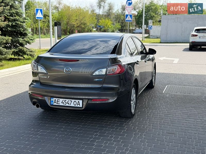 Седан Mazda 3 2012 в Дніпрі
