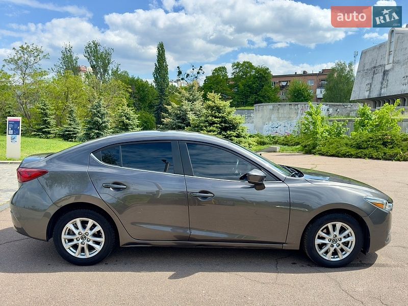 Седан Mazda 3 2017 в Черкассах