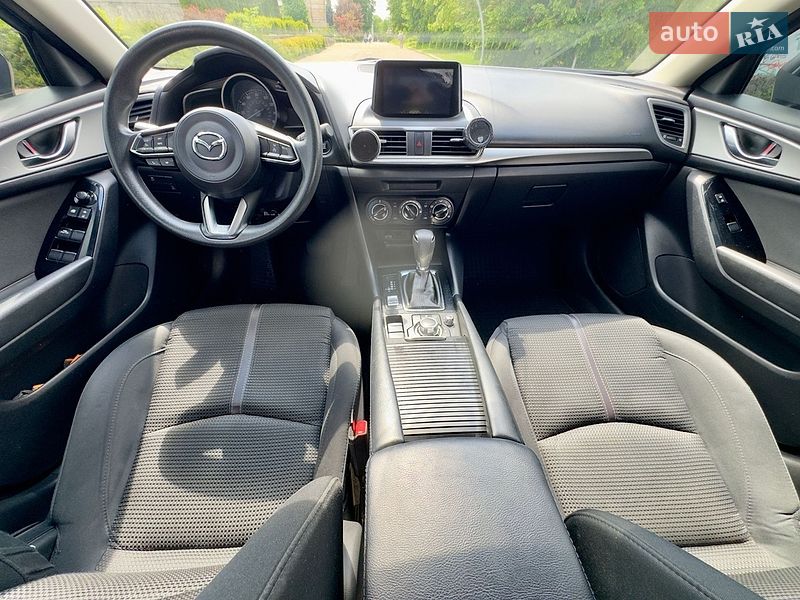 Седан Mazda 3 2017 в Черкассах