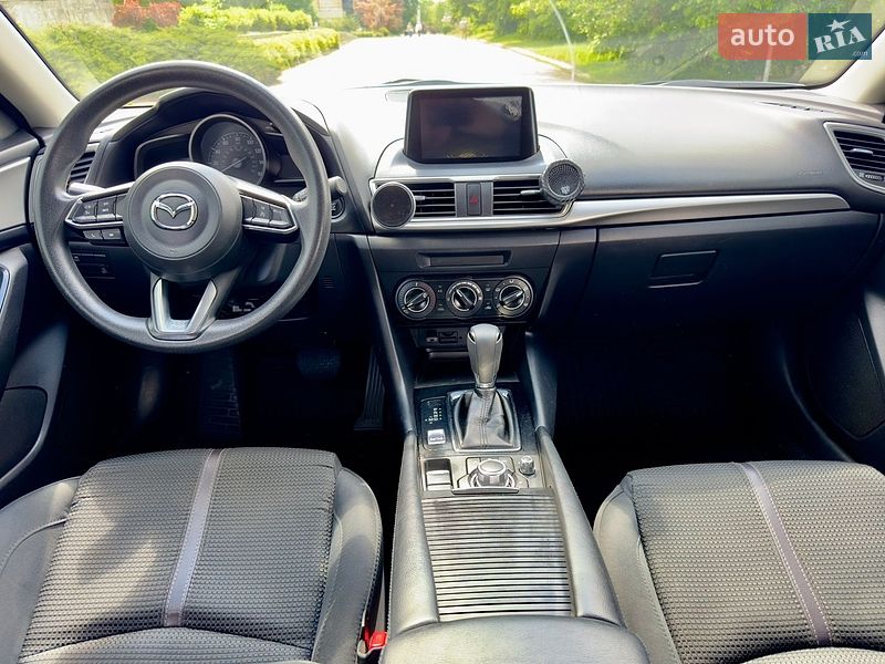 Седан Mazda 3 2017 в Черкассах