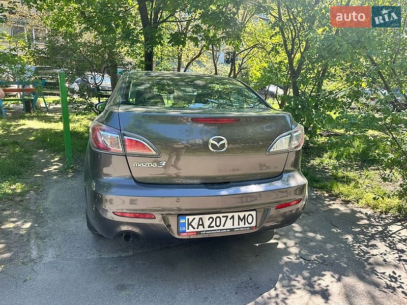 Седан Mazda 3 2013 в Киеве
