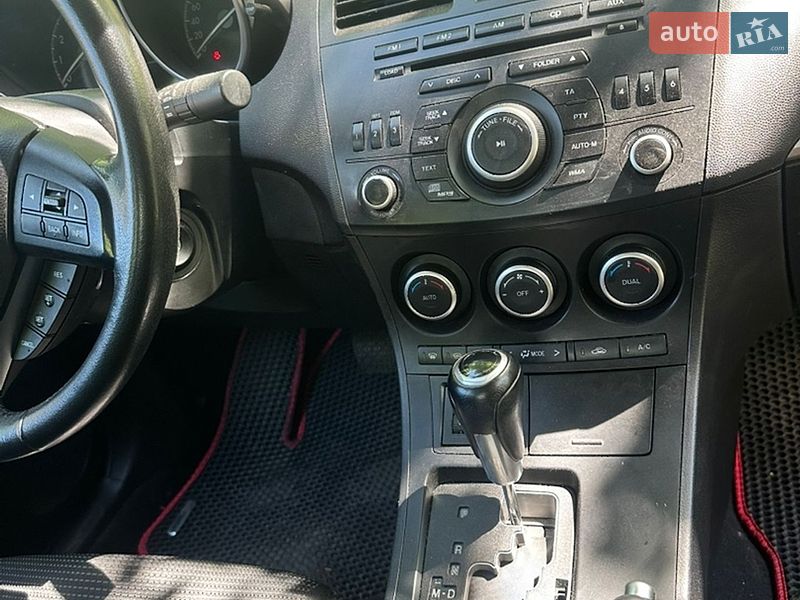 Седан Mazda 3 2013 в Киеве