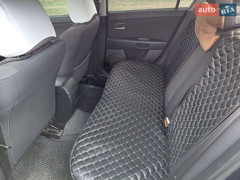 Седан Mazda 3 2005 в Лохвиці