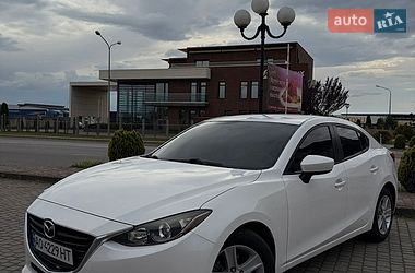 Седан Mazda 3 2016 в Мукачевому