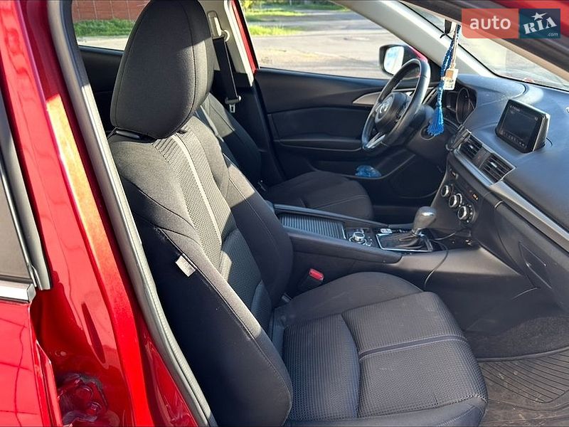 Седан Mazda 3 2017 в Николаеве