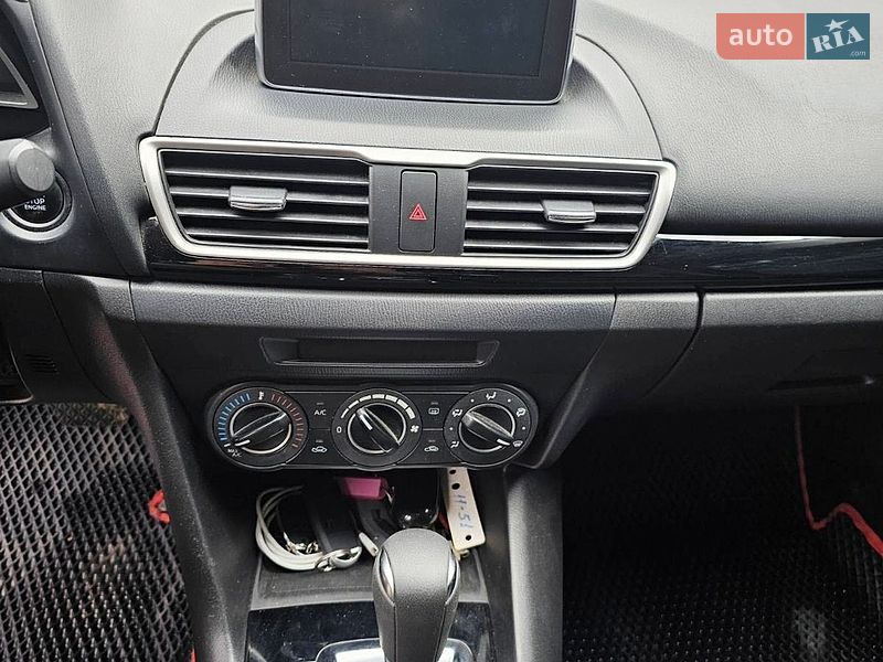 Седан Mazda 3 2016 в Одесі