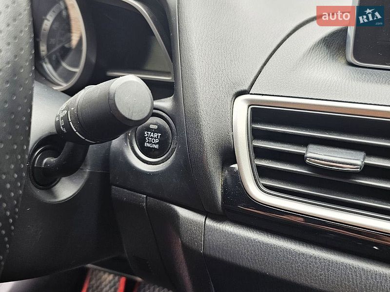 Седан Mazda 3 2016 в Одесі