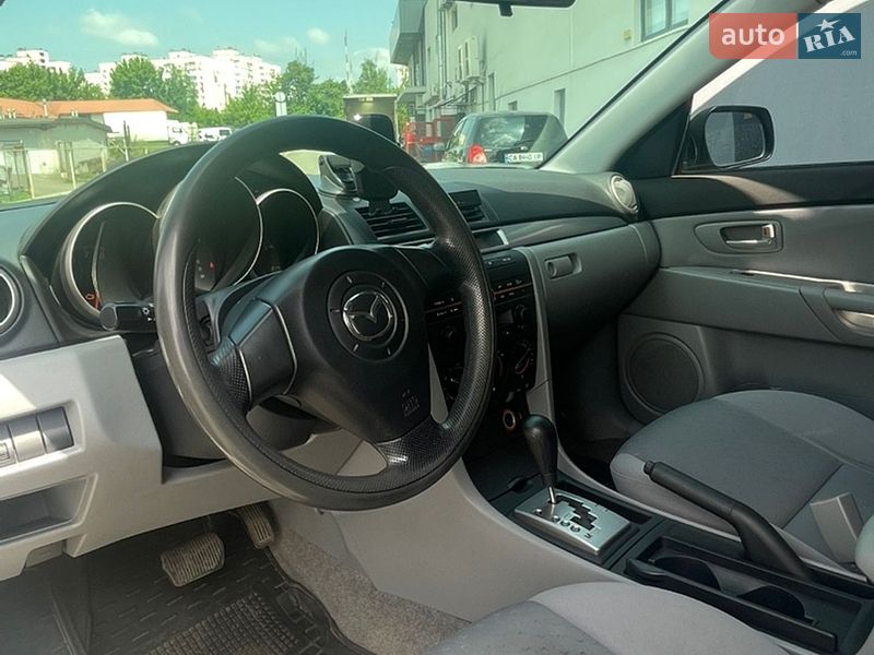 Седан Mazda 3 2004 в Киеве