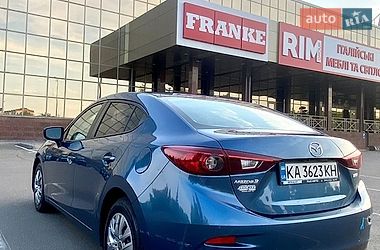 Седан Mazda 3 2017 в Киеве