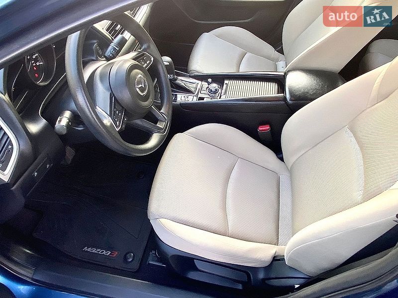 Седан Mazda 3 2017 в Киеве