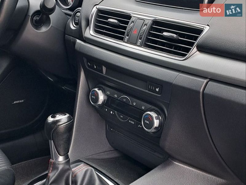 Хэтчбек Mazda 3 2015 в Житомире