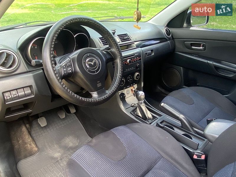 Седан Mazda 3 2004 в Гадячі