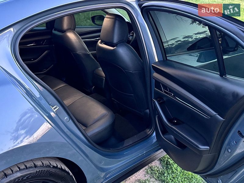Седан Mazda 3 2022 в Днепре