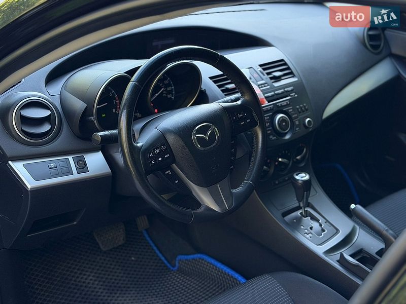 Хетчбек Mazda 3 2012 в Чернігові
