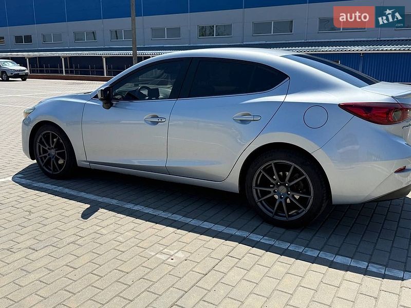 Седан Mazda 3 2018 в Ромнах