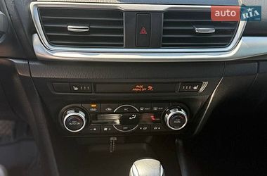 Седан Mazda 3 2018 в Ромнах
