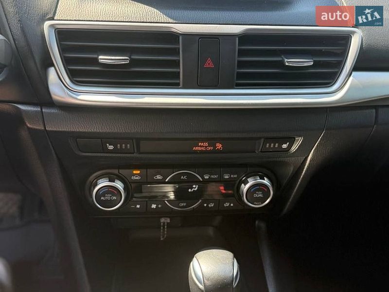 Седан Mazda 3 2018 в Ромнах