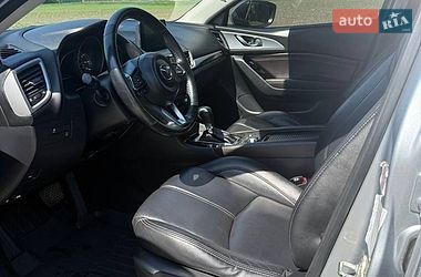 Седан Mazda 3 2018 в Ромнах