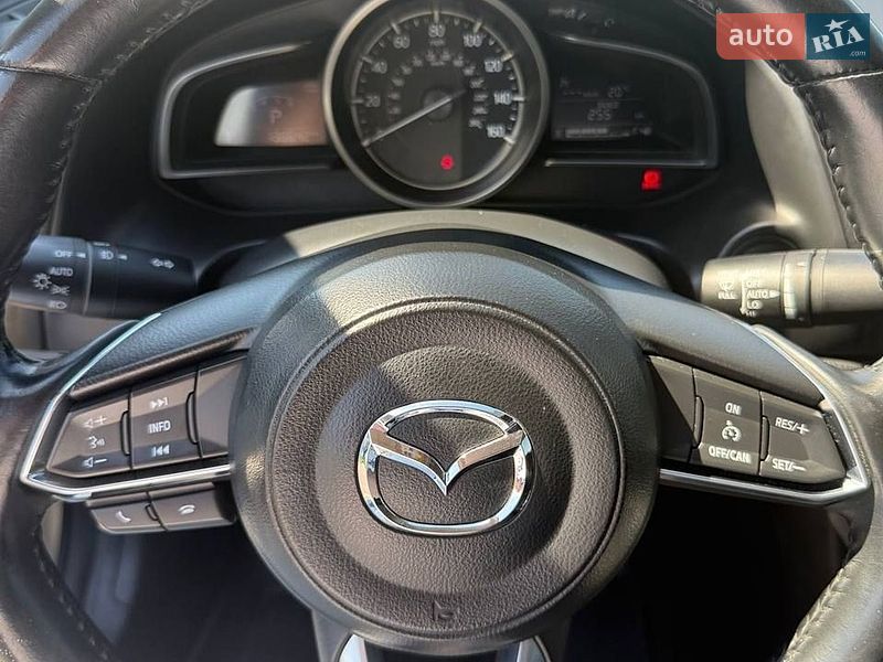Седан Mazda 3 2018 в Ромнах