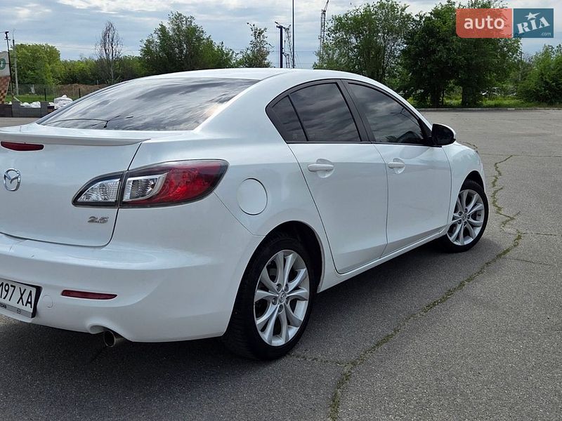 Седан Mazda 3 2010 в Днепре
