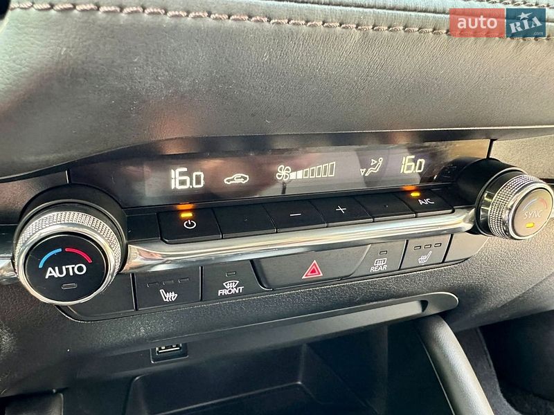 Седан Mazda 3 2019 в Киеве