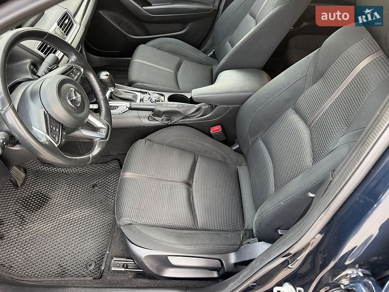 Седан Mazda 3 2017 в Киеве