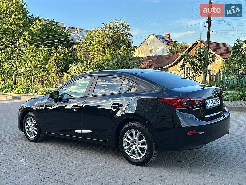 Седан Mazda 3 2018 в Коломые