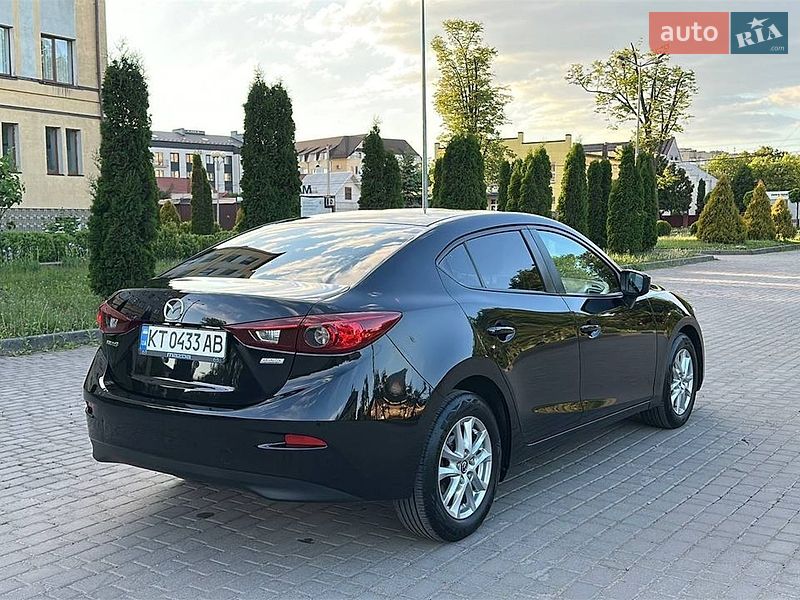 Седан Mazda 3 2018 в Коломые
