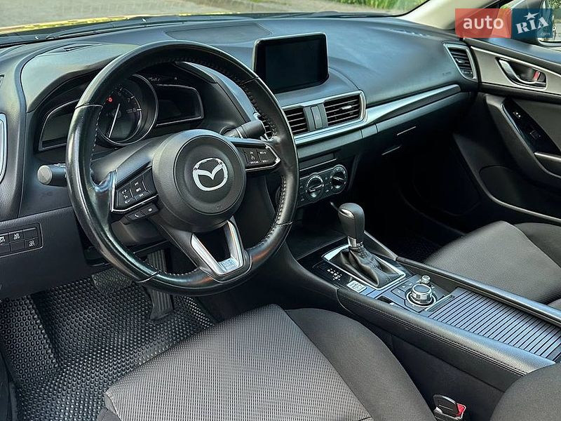 Седан Mazda 3 2018 в Коломые