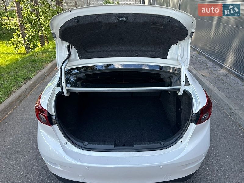 Седан Mazda 3 2014 в Киеве