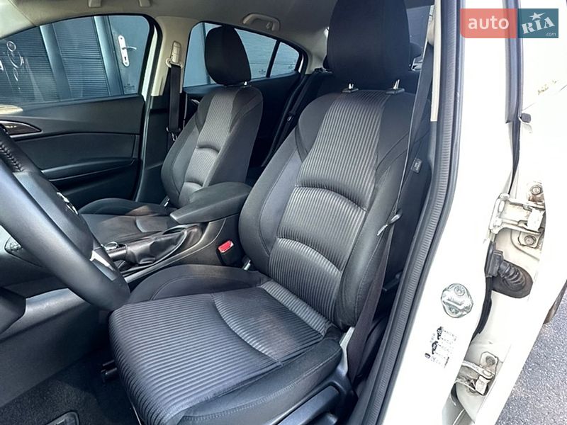 Седан Mazda 3 2014 в Киеве