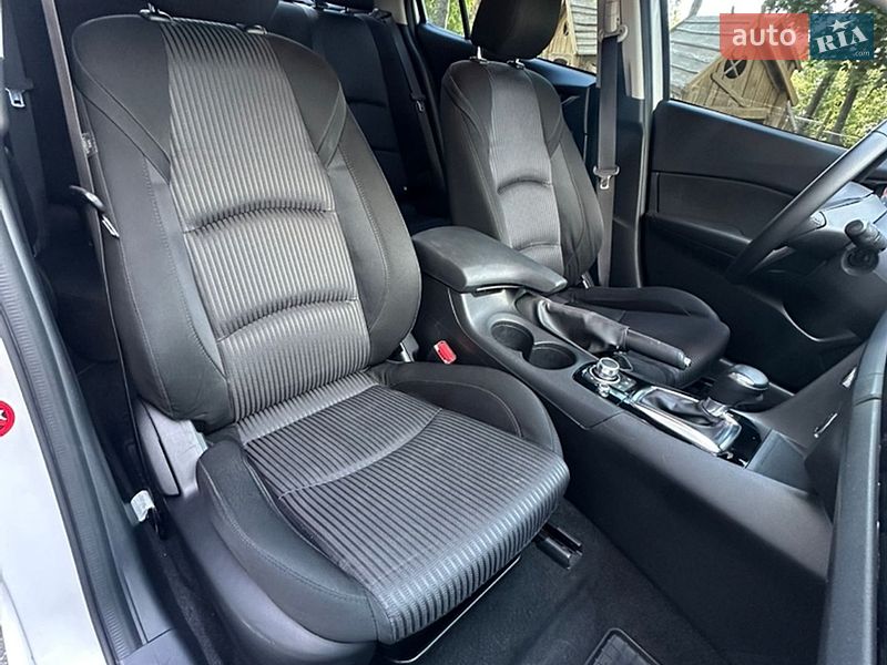 Седан Mazda 3 2014 в Киеве