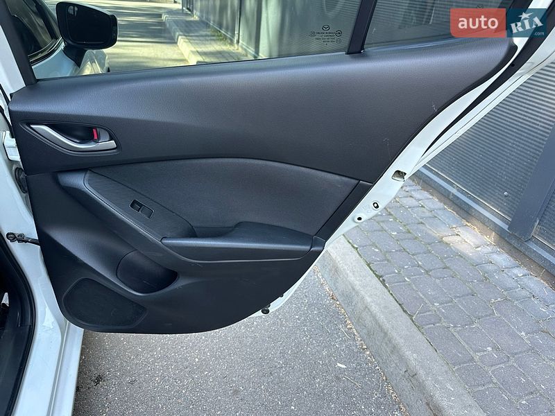 Седан Mazda 3 2014 в Киеве